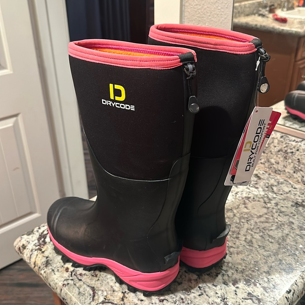 Women’s mud/rainboots. Size 8